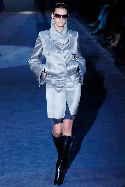 Look 14